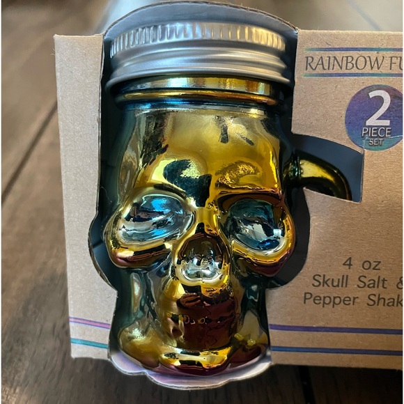 Skull 💀 Salt 🧂 and Pepper Shaker, 4 oz, 2 Piece Set, NIB - Picture 3 of 8